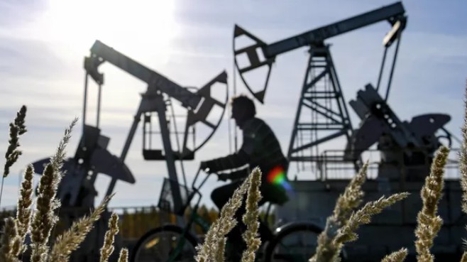 «Полный абсурд». Запад устанавливает потолок цен на российскую нефть
